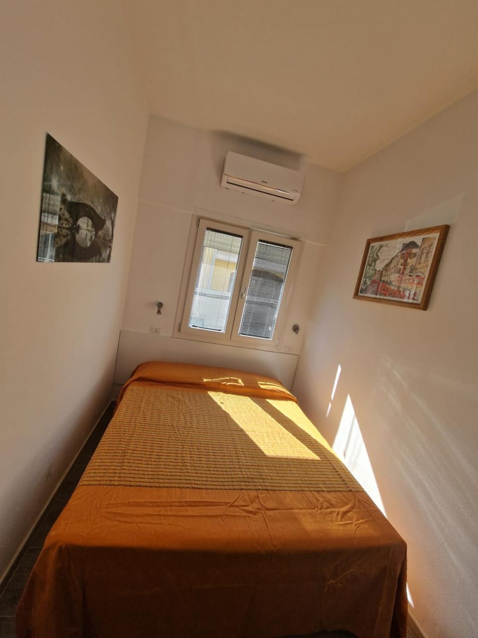 Bed, Photo of the whole room, Bedroom, air conditioner