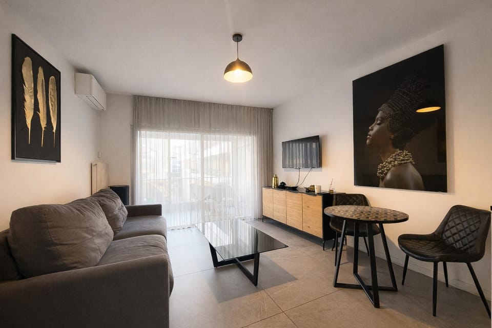 BEAUTIFUL 1 - BR APARTMENT - Next To Rue Antibes Apartment in Cannes