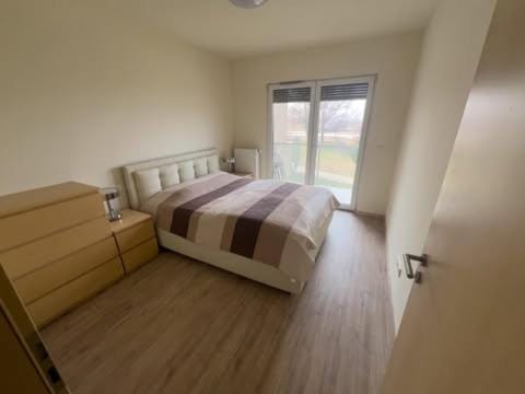 Food close-up, Garden, Balcony/Terrace, Cycling, Bedroom, wardrobe