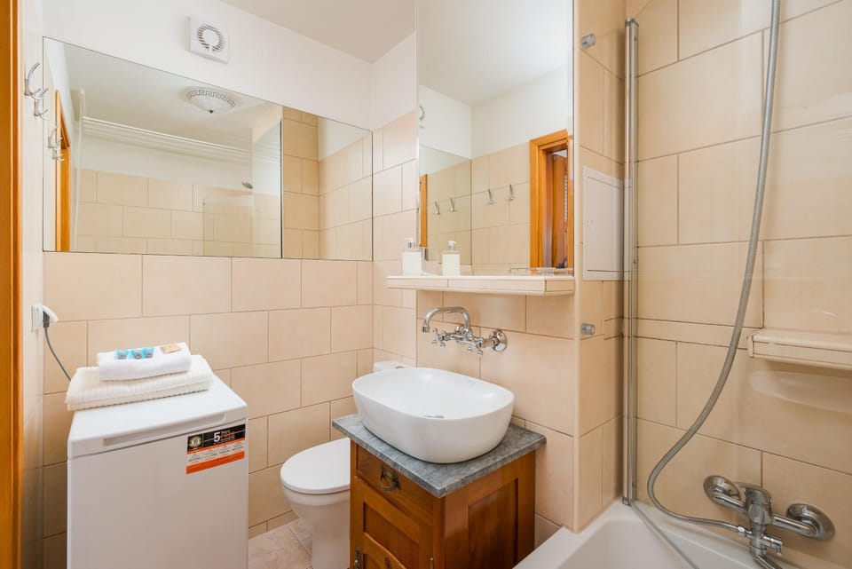 Toilet, Bathroom, towels