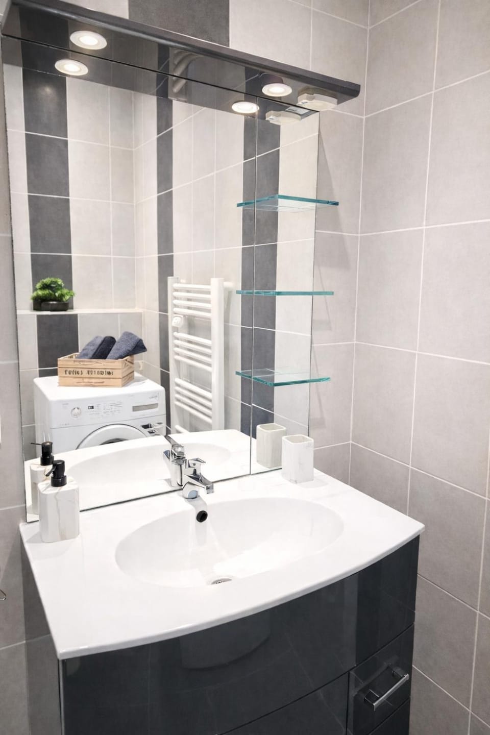 studio tout équipé, calme avec terrasse et parking Apartment in Bourgogne-Franche-Comté
