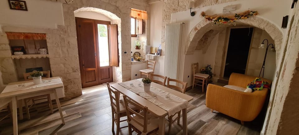 Living room, Breakfast