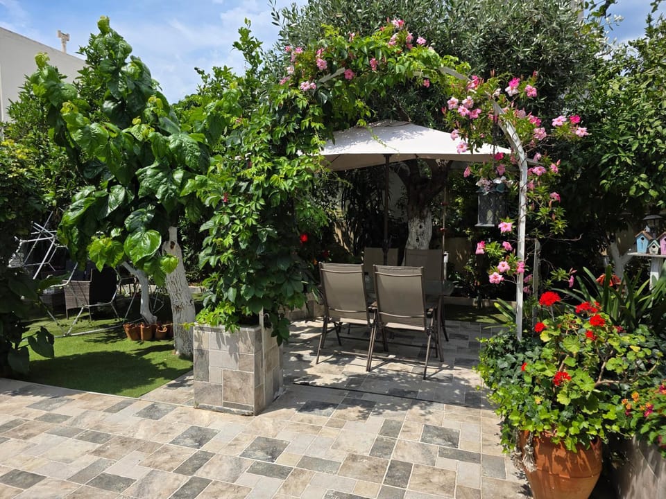 Green Dome Escape Apartment in South Athens