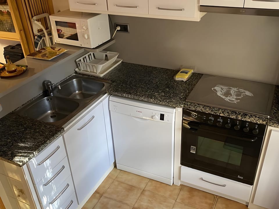 Kitchen or kitchenette, Living room