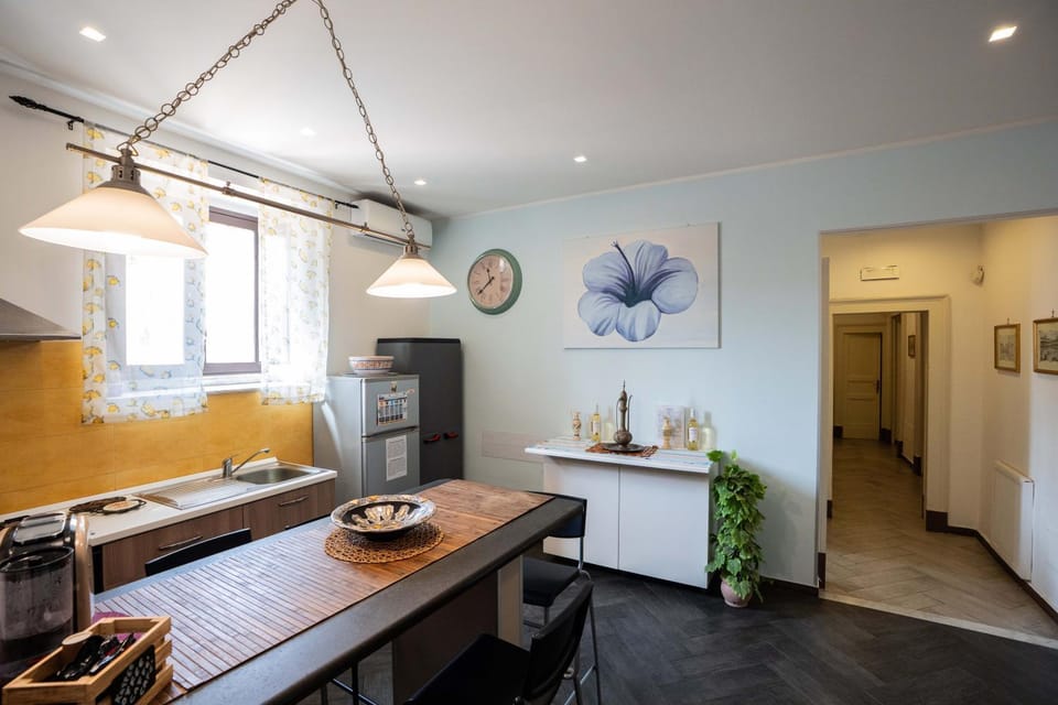 Dining area, kitchen, air conditioner