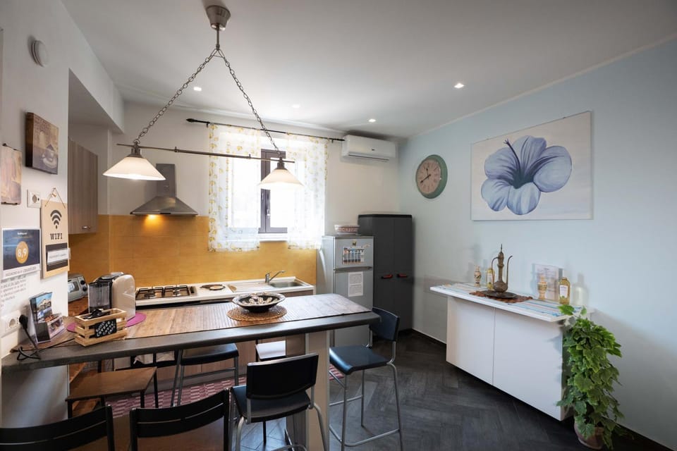 Dining area, Breakfast, air conditioner