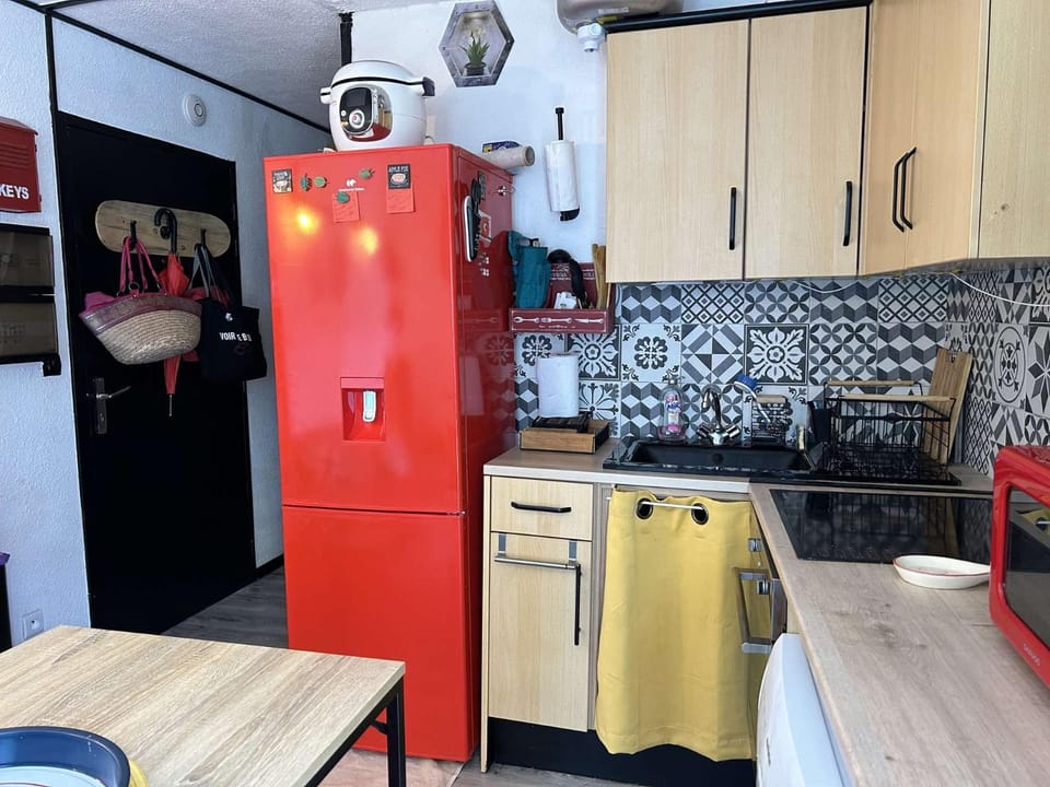 Kitchen or kitchenette
