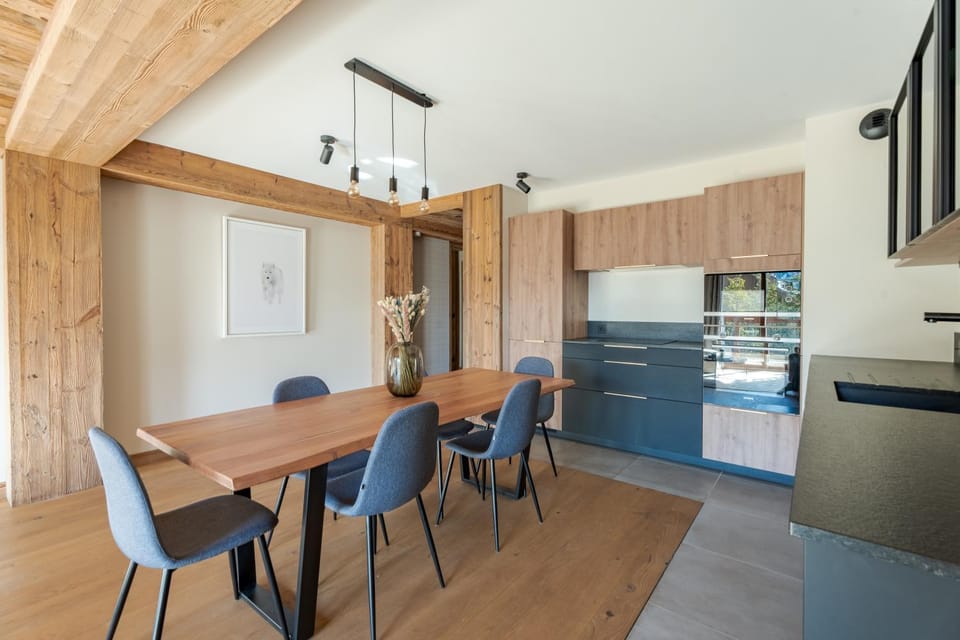 Kitchen or kitchenette, Seating area, Dining area, oven, stove