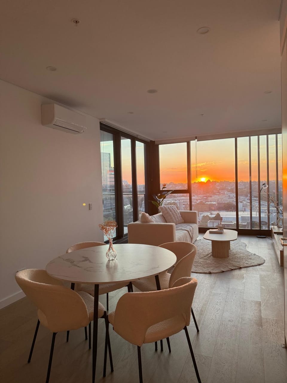 Natural landscape, Living room, Seating area, Dining area, Sunrise