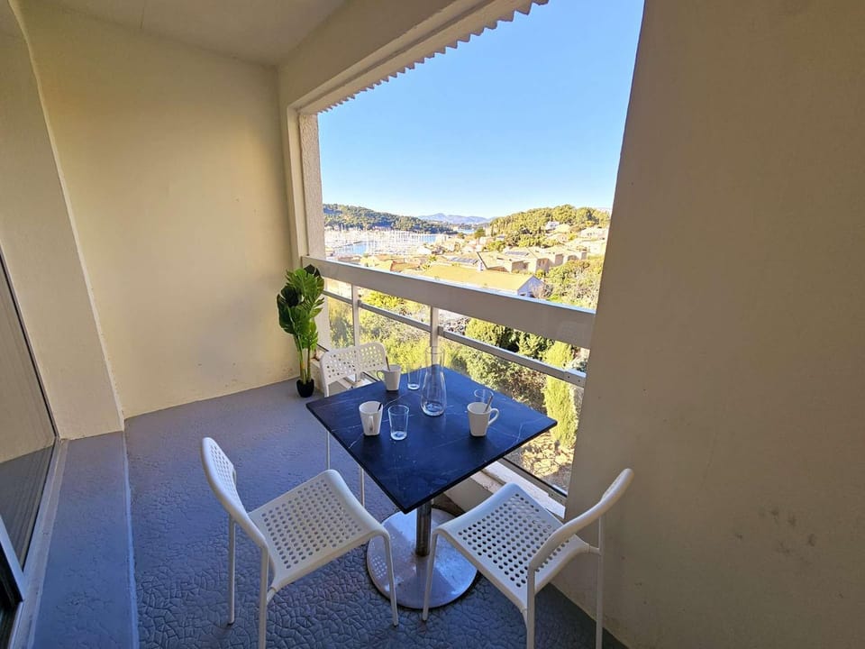 Day, View (from property/room), Balcony/Terrace, Dining area, Sea view