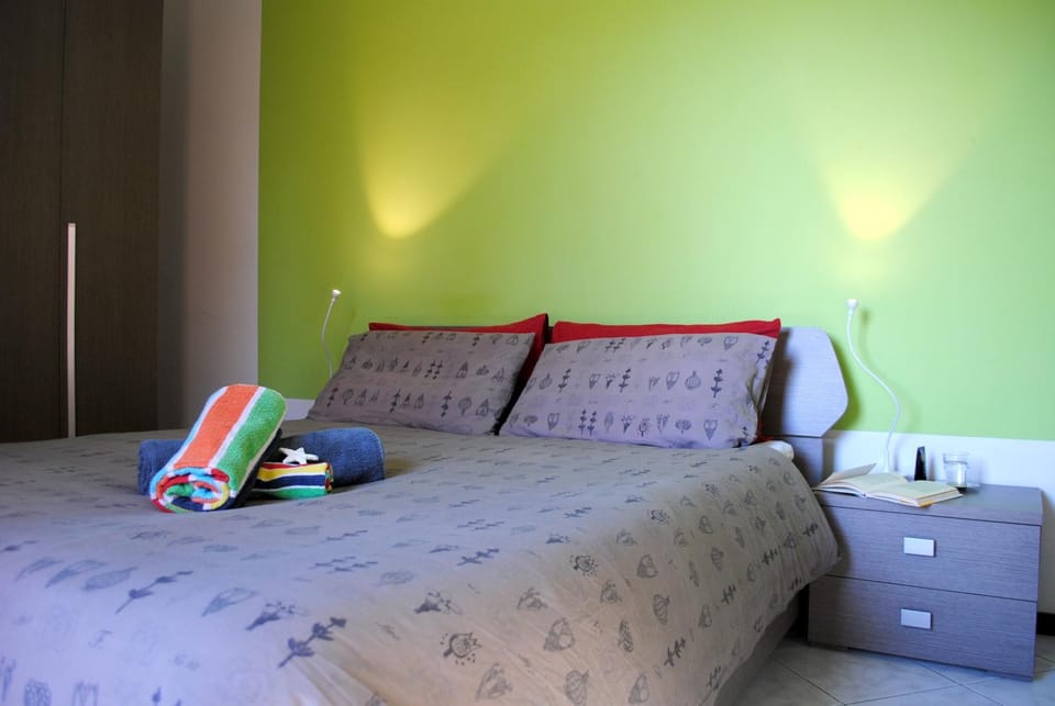 Photo of the whole room, Decorative detail, Bedroom