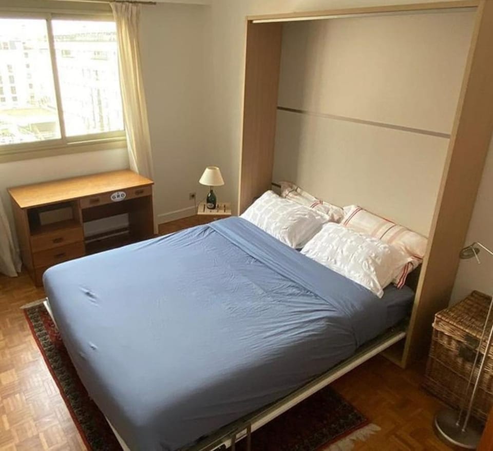 Comfort, bright and view Eiffel Tower - Levallois Apartment in Levallois-Perret