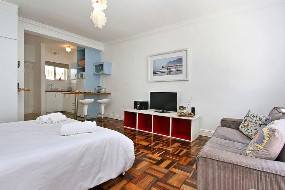 Sandringham Studio in Mouille Point Apartment in Cape Town