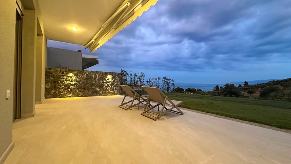 Patio, View (from property/room), Balcony/Terrace, sunbed