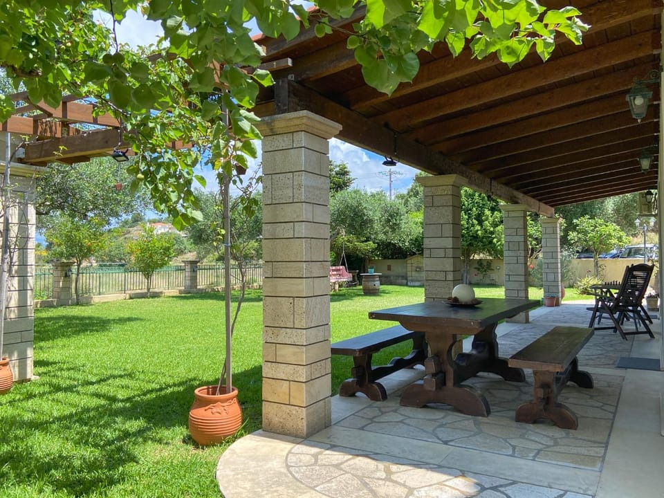 Patio, Dining area, Garden view