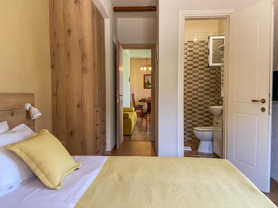 Bathroom, Photo of the whole room, Bedroom, wardrobe
