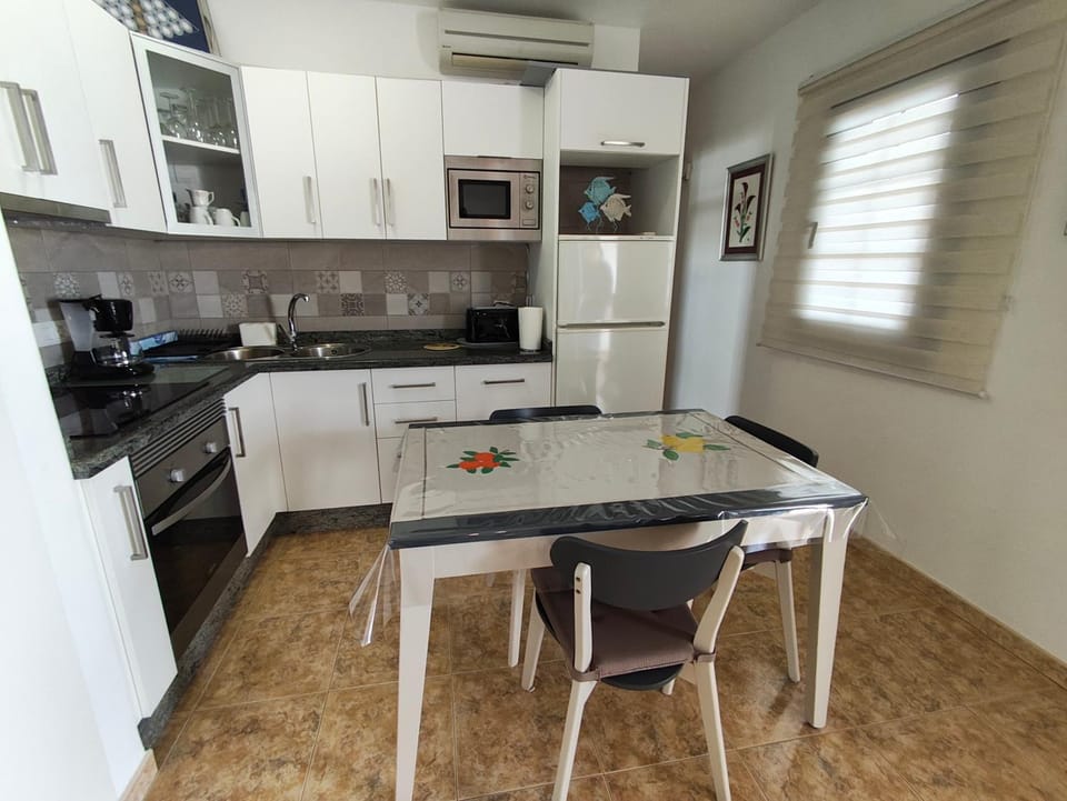 Kitchen or kitchenette, Dining area, oven, stove, toaster