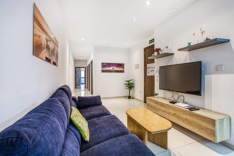 Communal lounge/ TV room, TV and multimedia, Kitchen or kitchenette, Living room, Evening entertainment