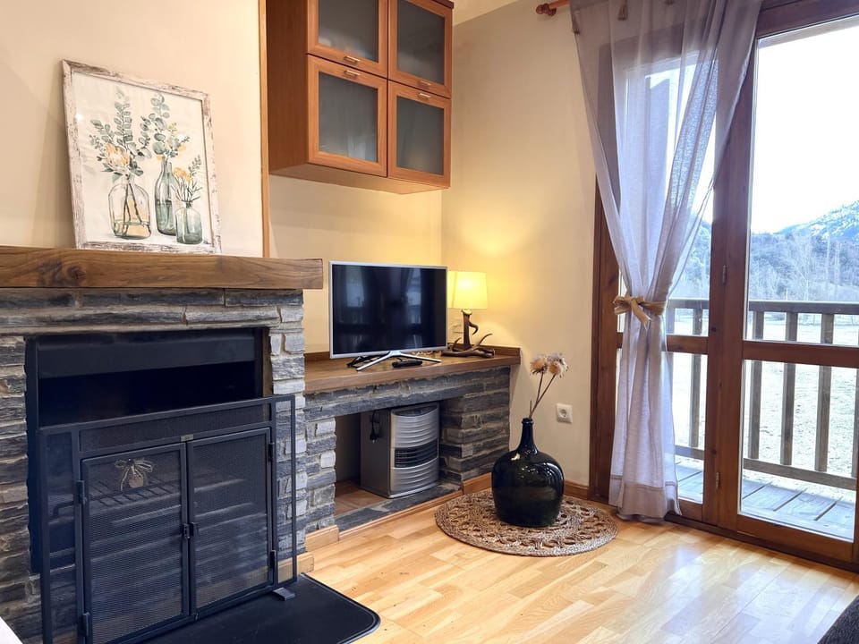Communal lounge/ TV room, TV and multimedia, Kitchen or kitchenette
