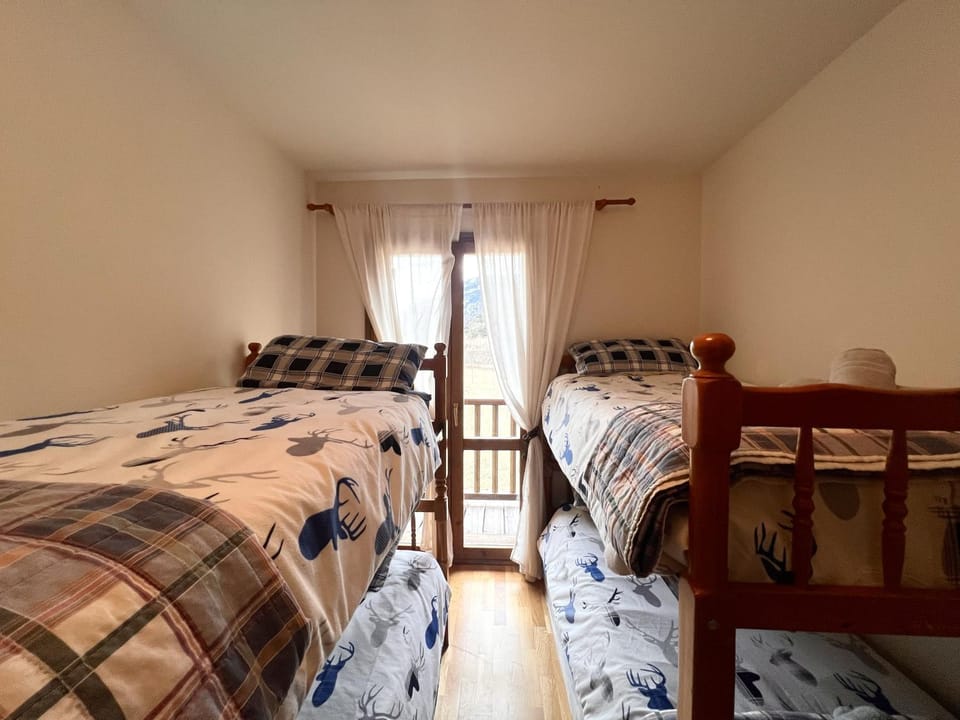 Bed, Photo of the whole room, Bedroom, bunk bed