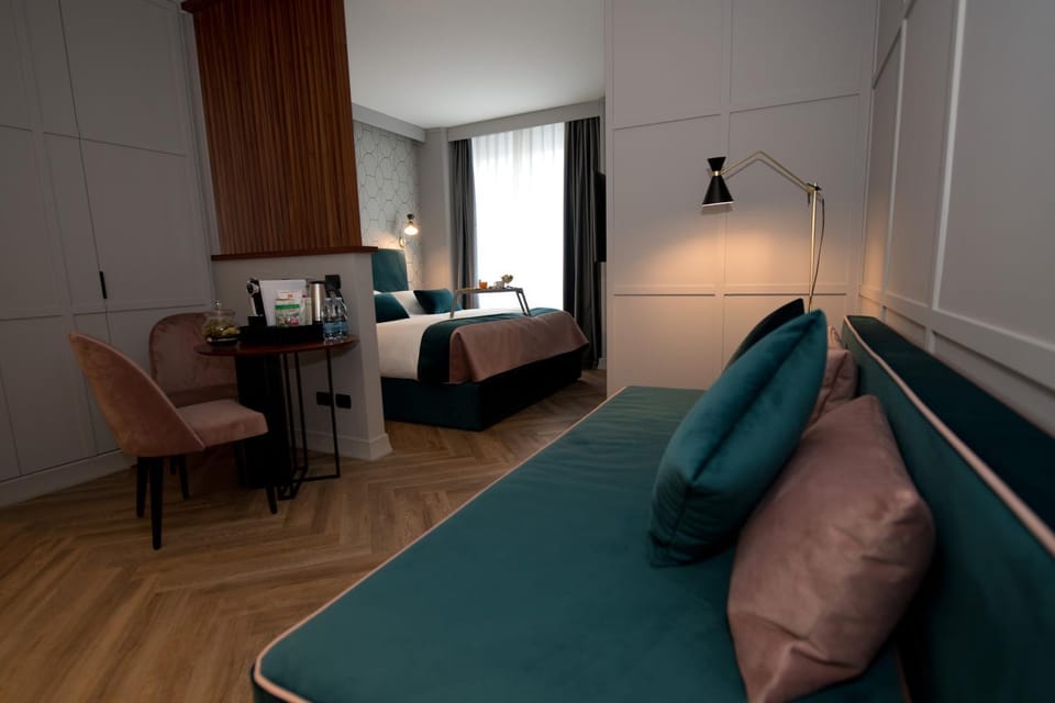 Photo of the whole room, Bedroom