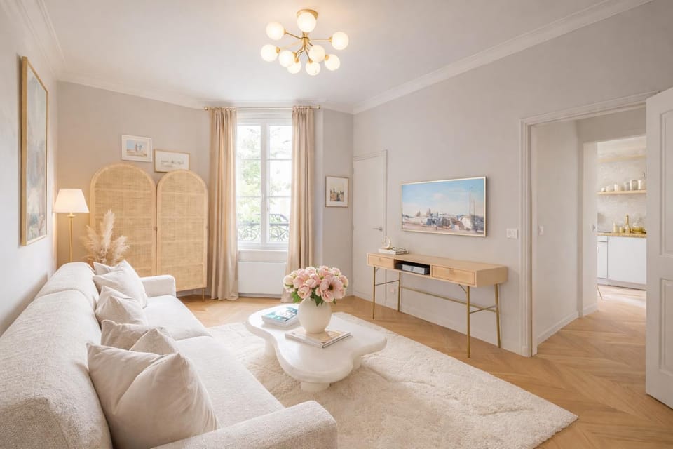 C4 - Eiffel Tower, Studio in a Lively Neighborhood, 2p Apartment hotel in Paris