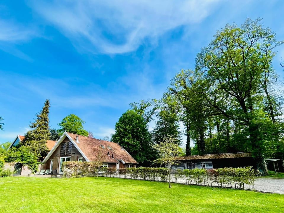 Property building, Day, Natural landscape, Garden, Garden, Parking