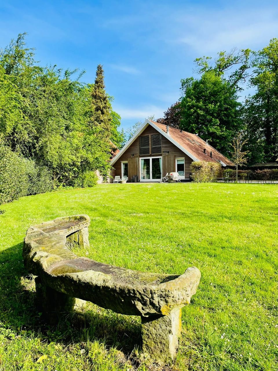 Property building, Day, Natural landscape, Garden, Garden, Garden view
