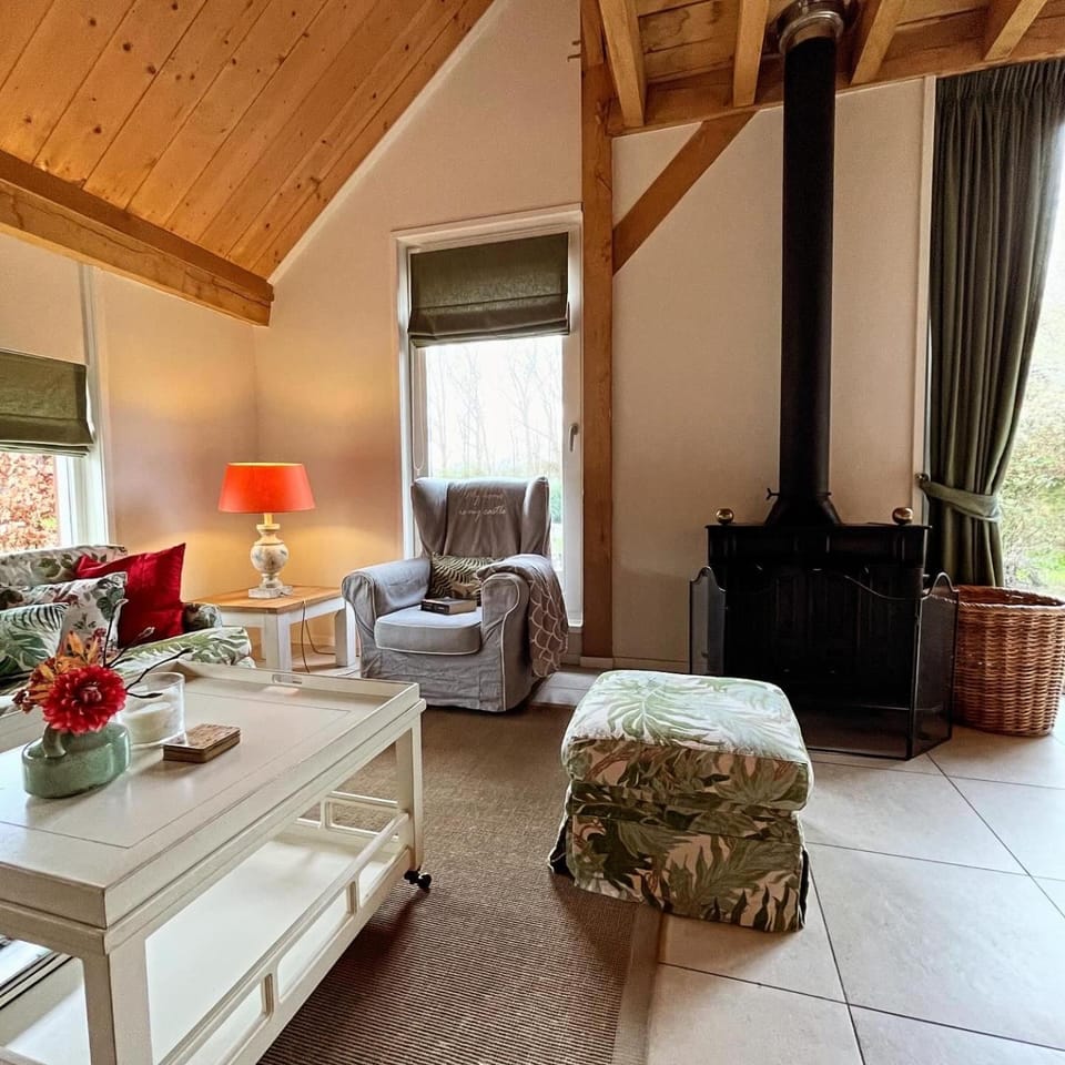Living room, Seating area, fireplace