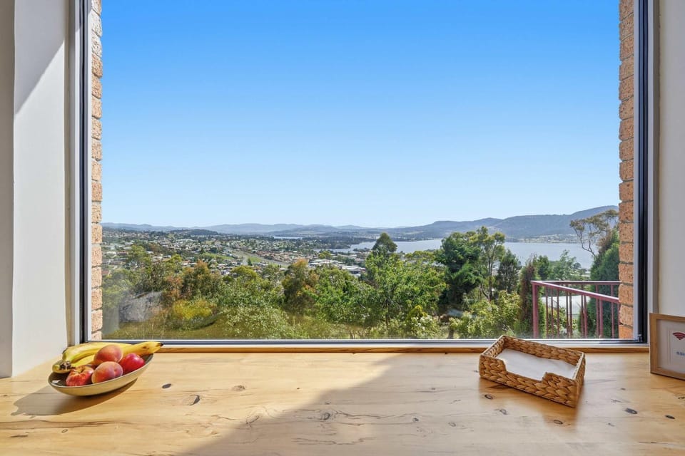 MONA Vista, Tasmania Apartment in Glenorchy