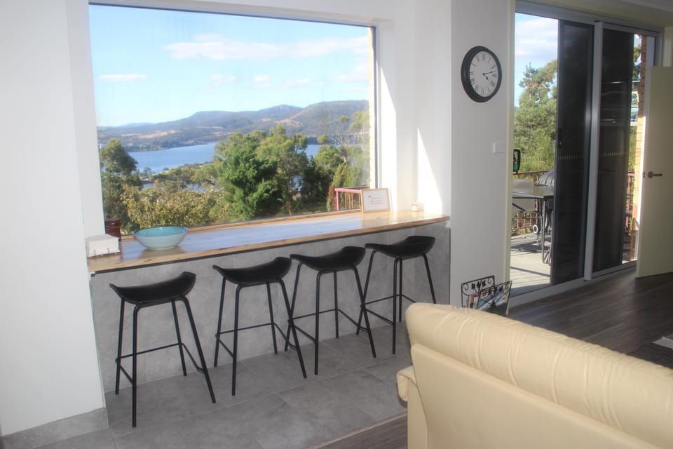 Natural landscape, View (from property/room), Dining area, Mountain view, River view
