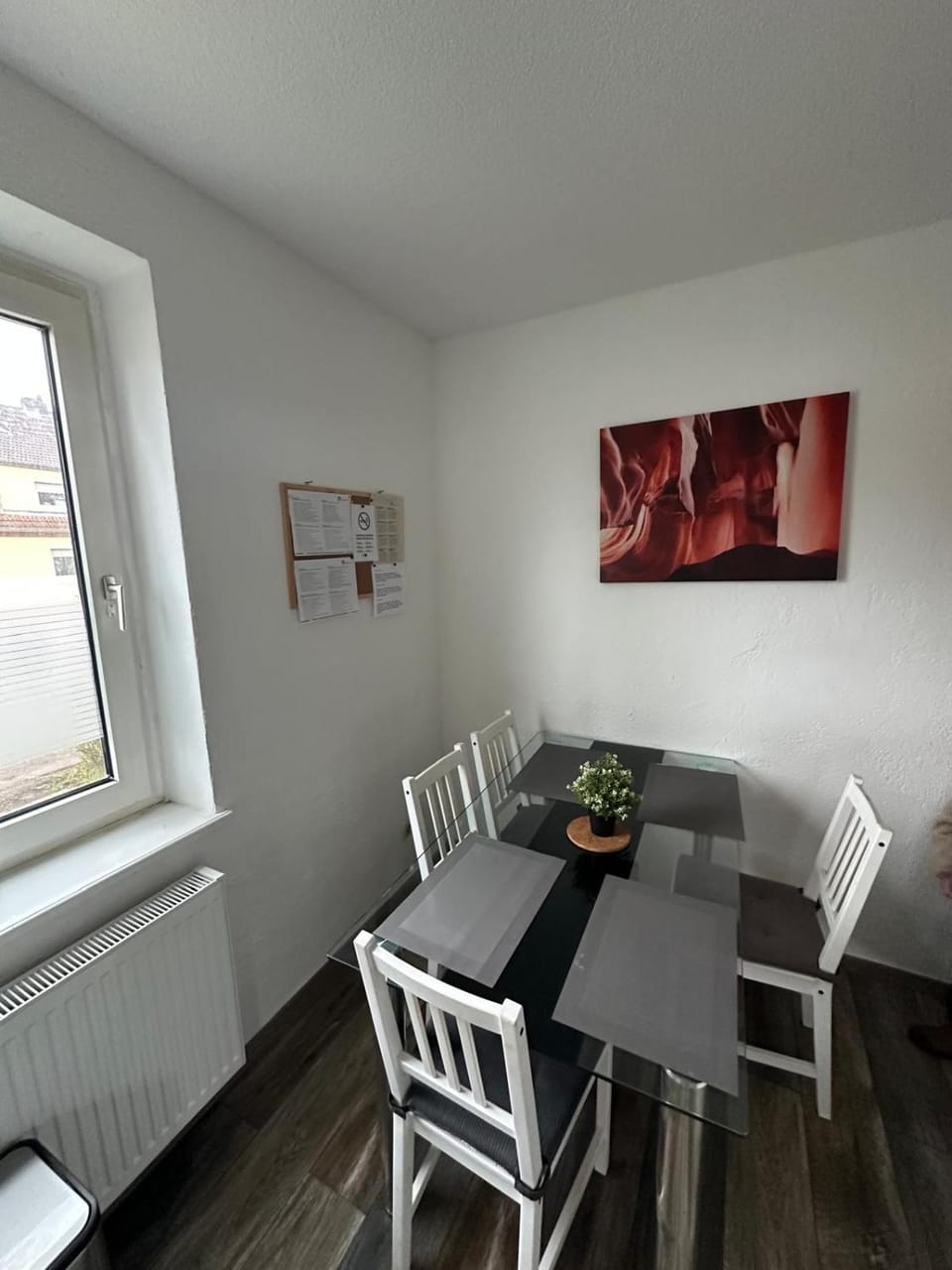 Seating area, Dining area