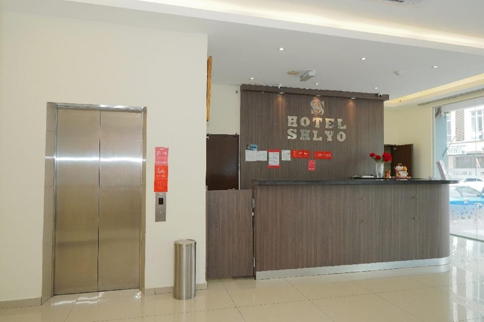 Lobby or reception, elevator
