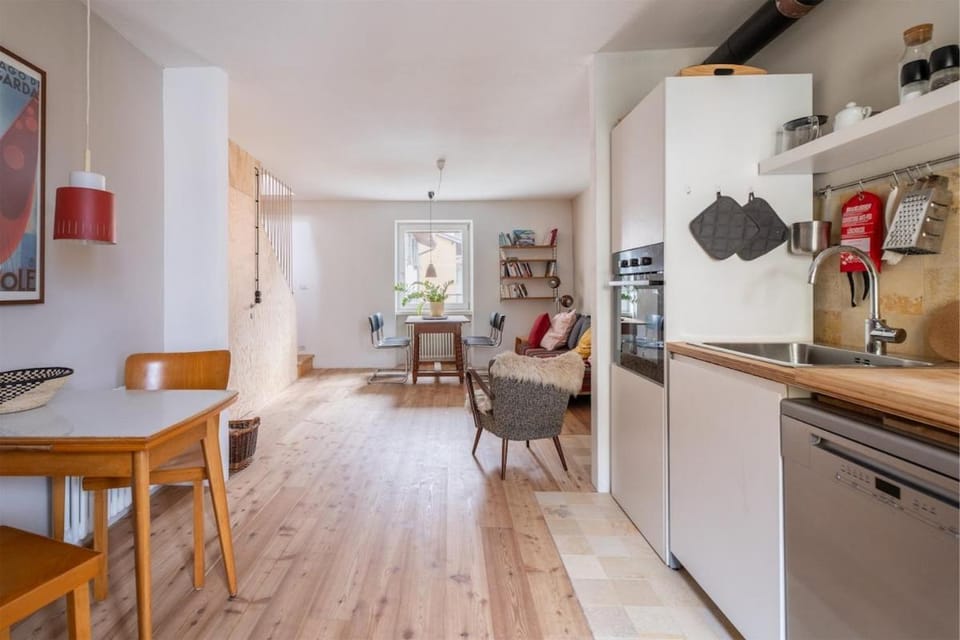 Kitchen or kitchenette, Dining area, dishwasher