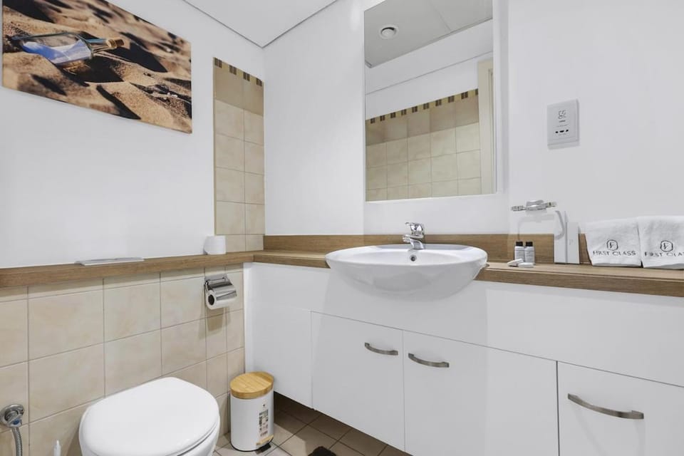 FIRST CLASS 1BR Inviting Marina Views Apartment in Dubai