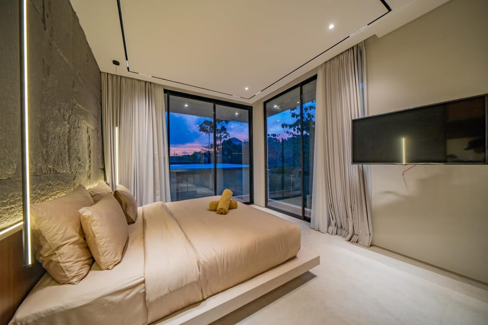 Bed, TV and multimedia, Photo of the whole room, Bedroom