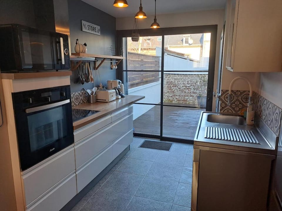 Kitchen or kitchenette