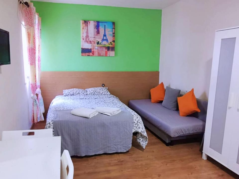Apartamentos EconoStay Sol Apartment in Centro