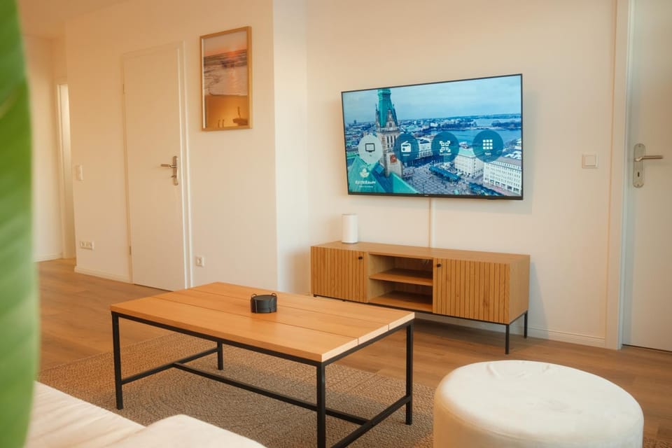 TV and multimedia, Living room, Seating area, Evening entertainment