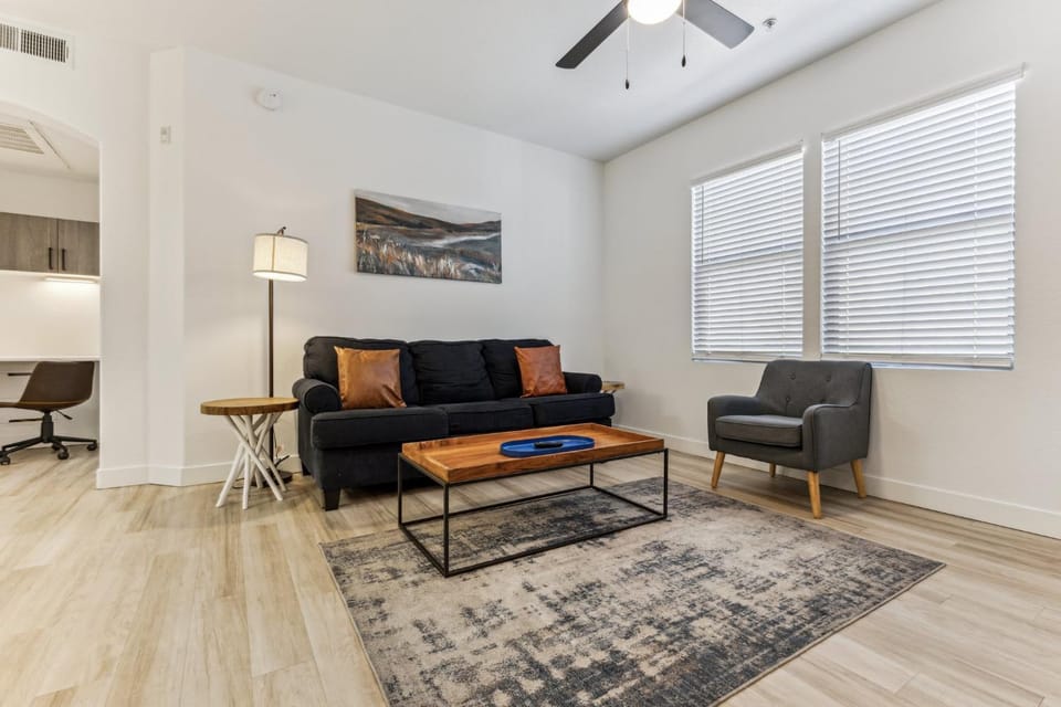 CozySuites Glendale by the stadium with pool 23 Apartment in Glendale