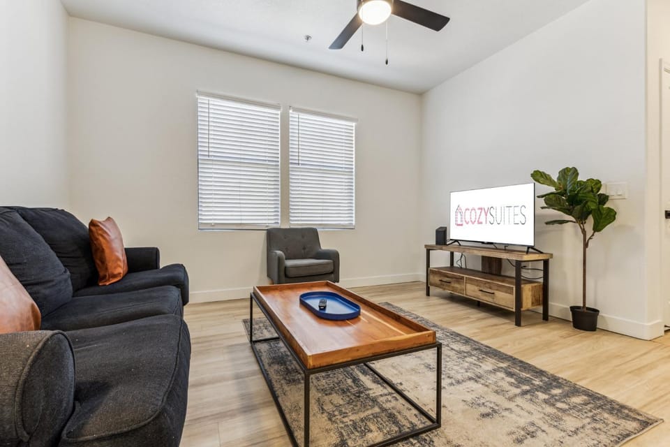 CozySuites Glendale by the stadium with pool 23 Apartment in Glendale