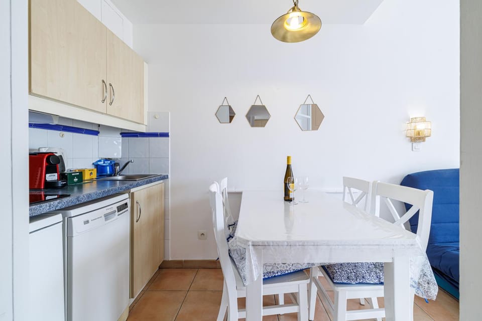 Dining area, kitchen