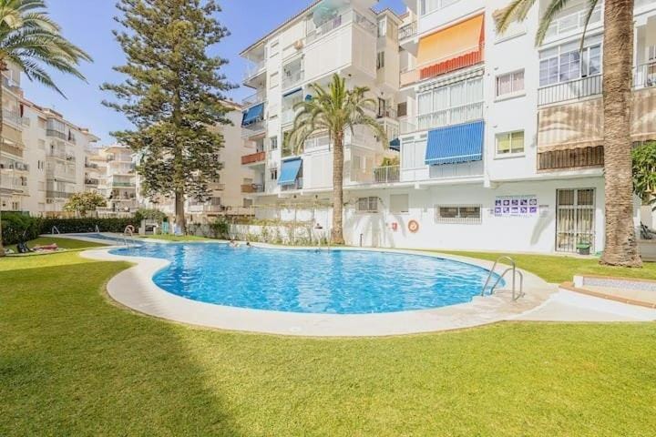 1 bedroom Penthouse with Pool access, Nerja centre Apartment in Nerja