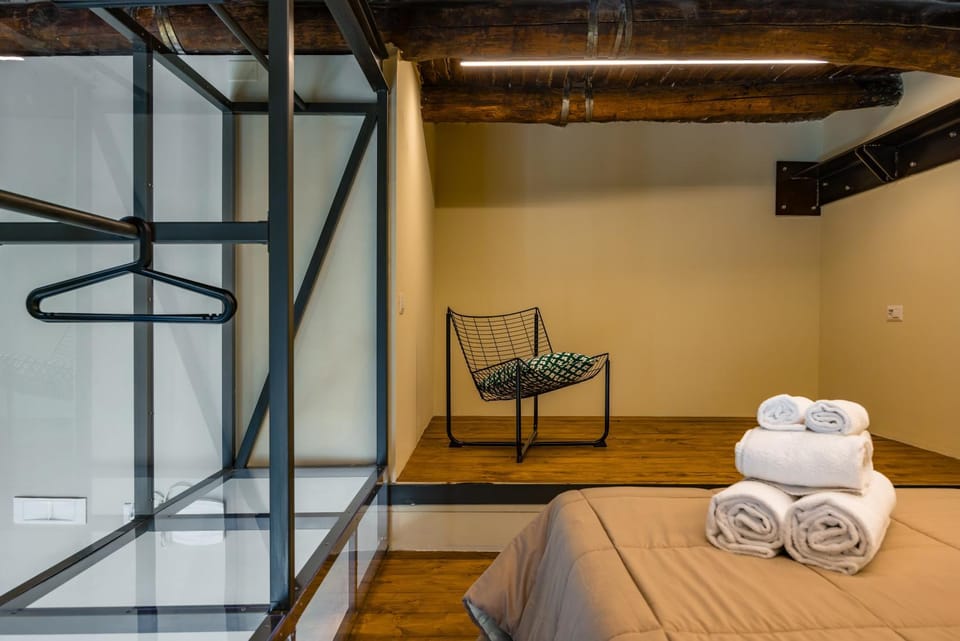 Bed, Photo of the whole room, Bedroom, towels