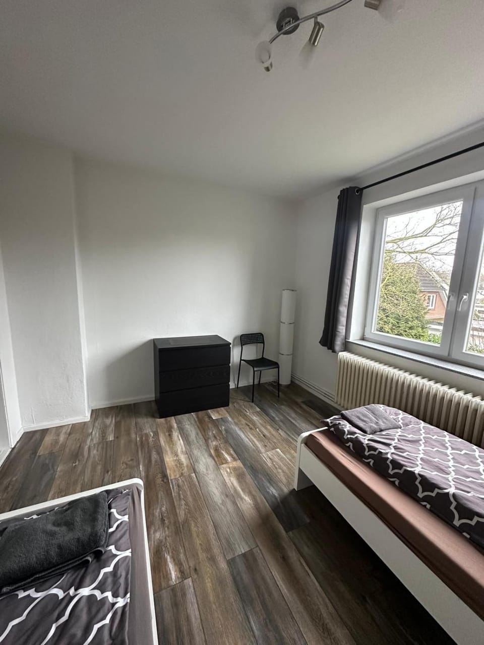 Photo of the whole room, Bedroom