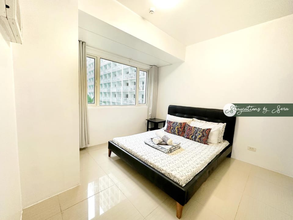 Shore Residences 2 Bedroom with Balcony Near NAIA Airport MOA Apartment hotel in Pasay