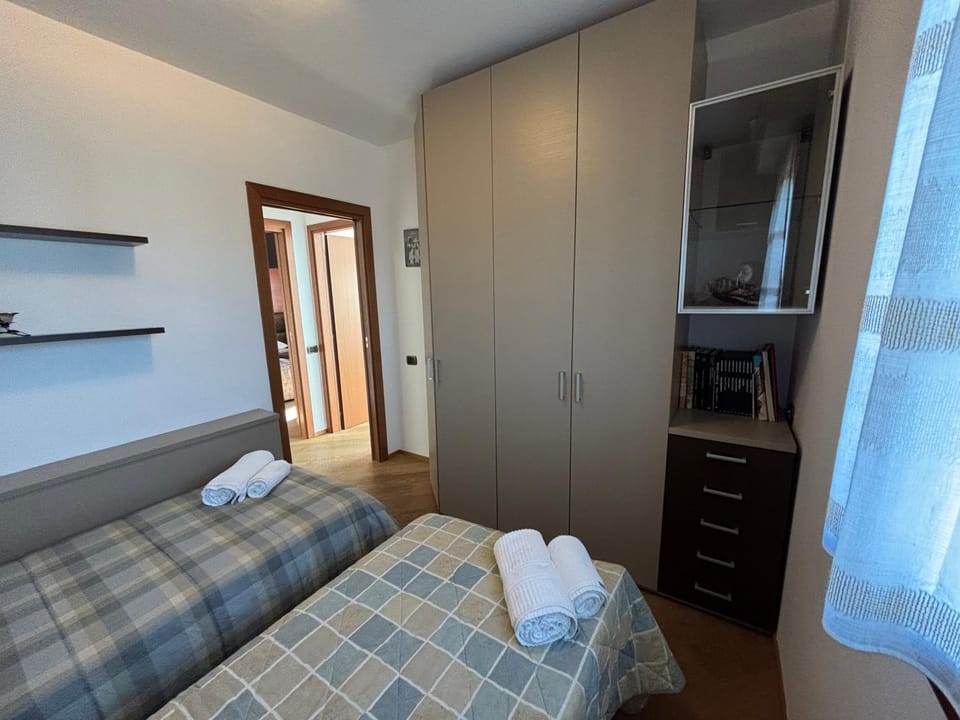 Bed, Bedroom, towels, wardrobe