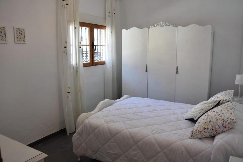Bed, Photo of the whole room, Bedroom, wardrobe