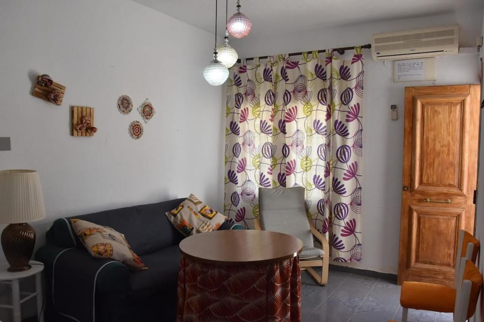 Communal lounge/ TV room, Living room, air conditioner