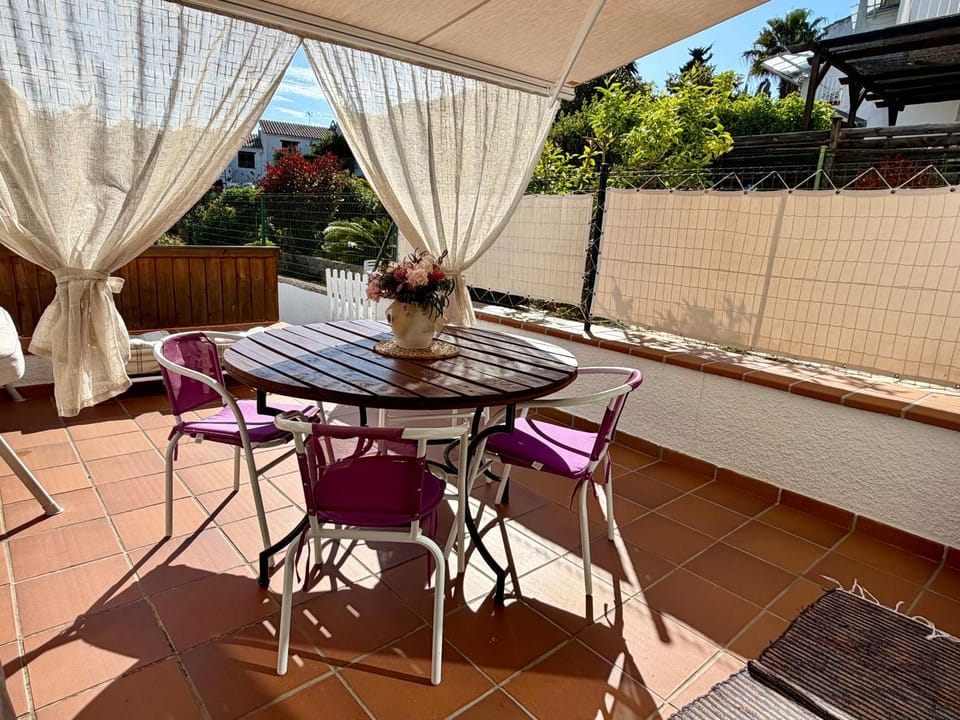Off site, Balcony/Terrace
